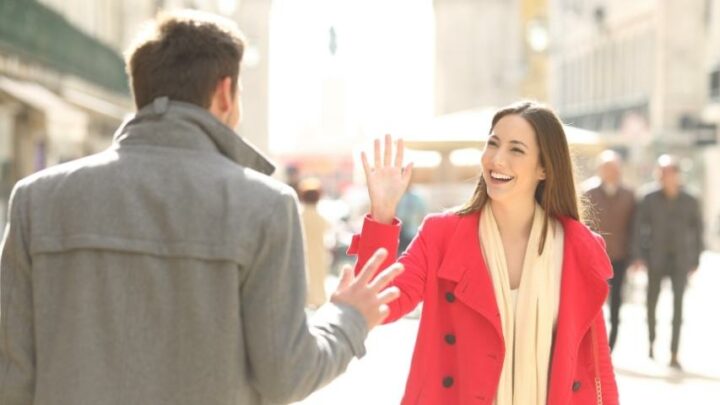 How to Greet a Girl on a First Date —  Best Tips